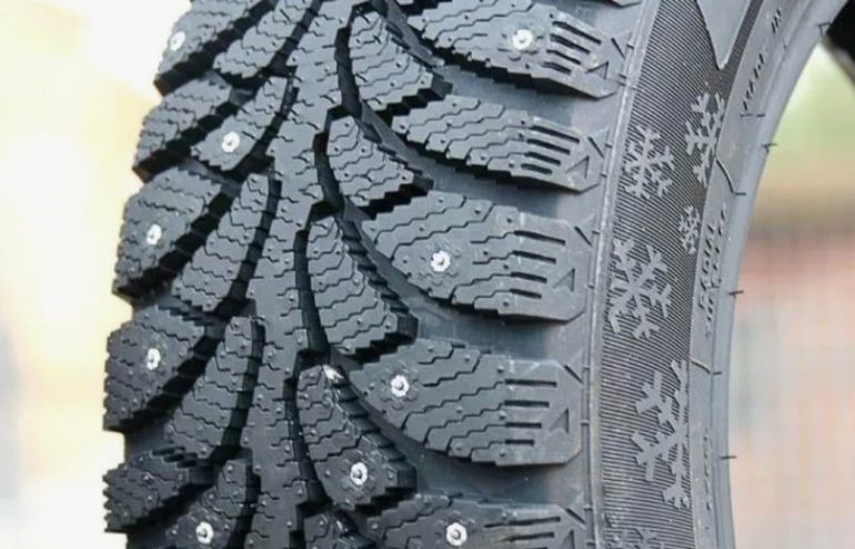 Шипованные или фрикционные: какие зимние шины лучше