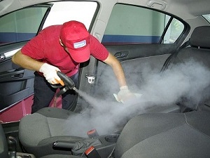 Генеральная уборка автомобиля: чистим салон своими руками